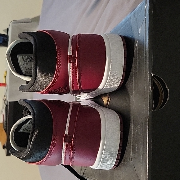 Jordan 1 woman wine red gold accents charms - Picture 5 of 10